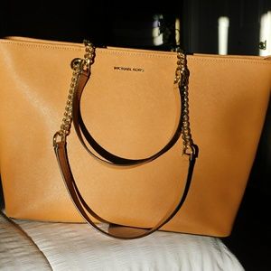 Michael Kors Jet Set Travel Chain Zip Top Tote